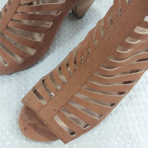VINCE CAMUTO! FAWN BEIGE/TAN VEGAN SUEDE LEATHER LADDER FRONT HEELS! SZ 10M - Picture 10 of 11